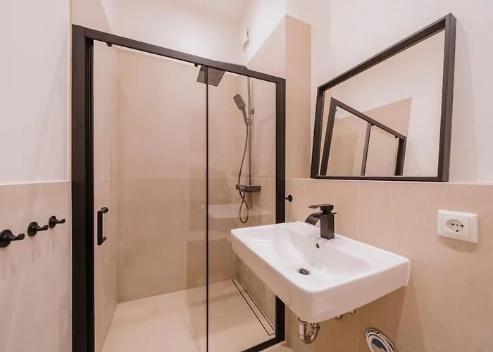 2 Bedroom-urbanapartment-berlin شقة *